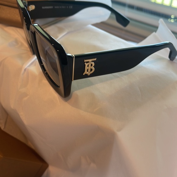 Burberry sunglasses